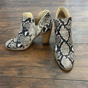 Vince Camuti Booties